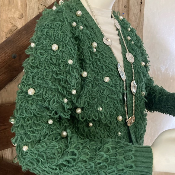 Green Sweater - Picture 4 of 9